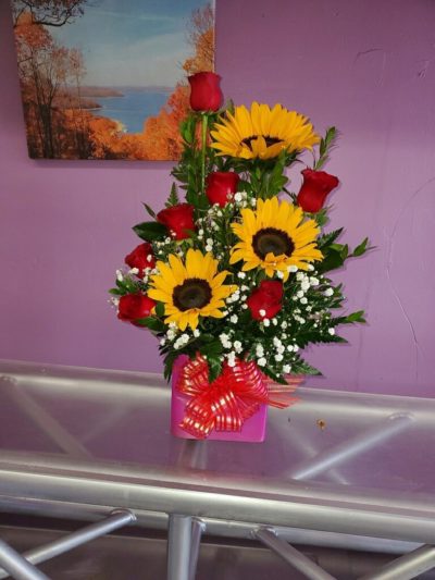 sunflower-red-rose-small-bouquet